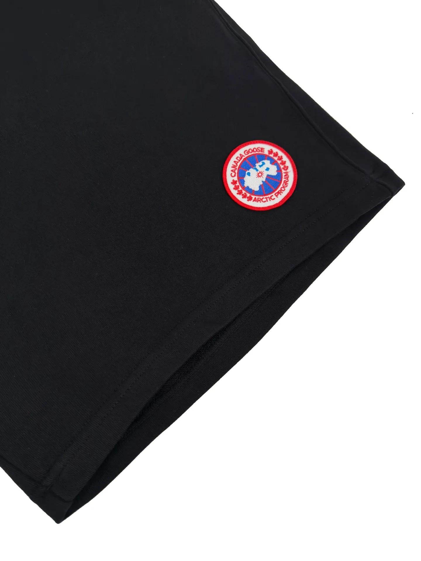 Classic Canada Goose 1: Canada Goose 2: ： 1:1 CG 1:1 CG ： Size：S M L XL ：BB